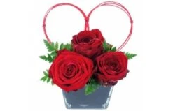 Composition De Roses Rouges Cupidon